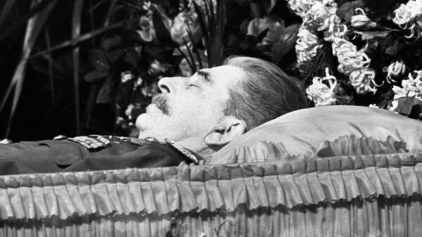 Иосиф Виссарионович Сталин в гробу