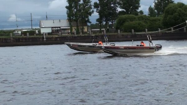 Спасатели соревновались в гонках на моторных лодках в Выборге