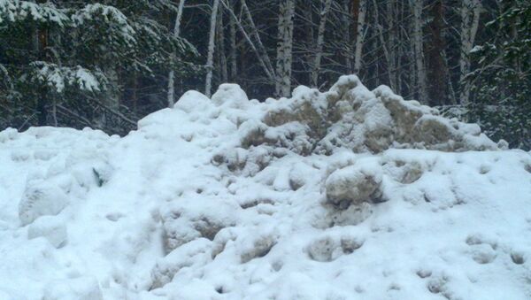 Незаконный снегоотвал в поселке Аникино