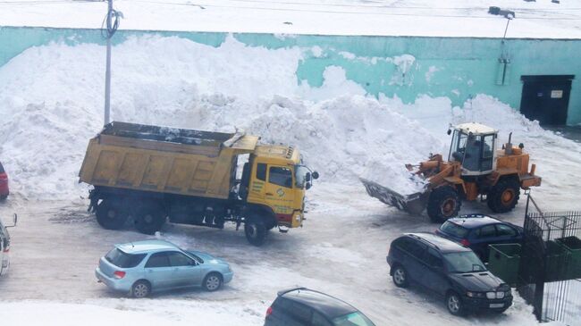 Вывоз снега со двора 