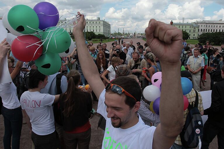 Акция в поддержу Pussy Riot на Марсовом поле