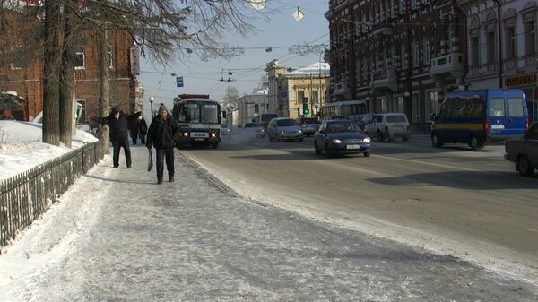 Жители Томска скользят на улицах, за что ругают власть