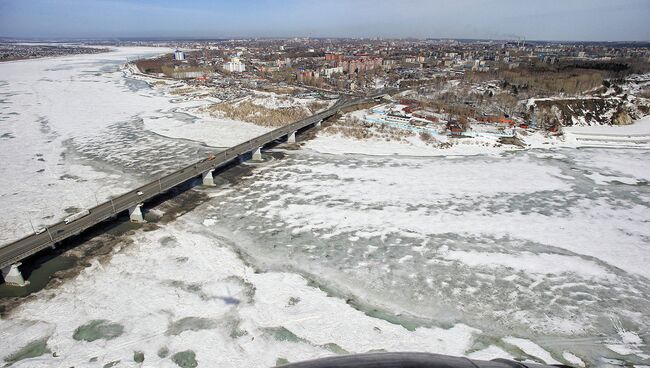 Коммунальный мост через реку Томь