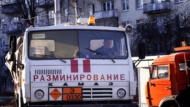 Саперы работают на месте обнаружения снарядов. Архивное фото