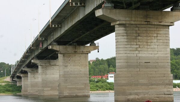 Коммунальный мост через Томь, архивное фото