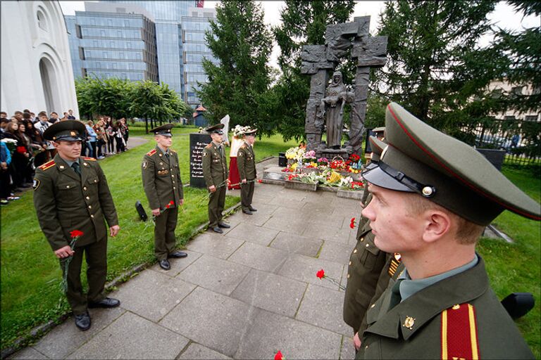 Петербуржцы вспоминают жертв Беслана в восьмую годовщину трагедии 