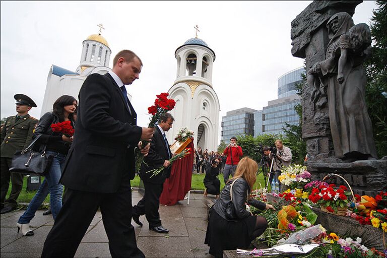 Петербуржцы вспоминают жертв Беслана в восьмую годовщину трагедии 