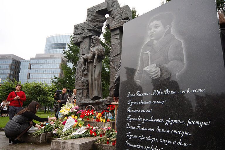 Петербуржцы вспоминают жертв Беслана в восьмую годовщину трагедии 