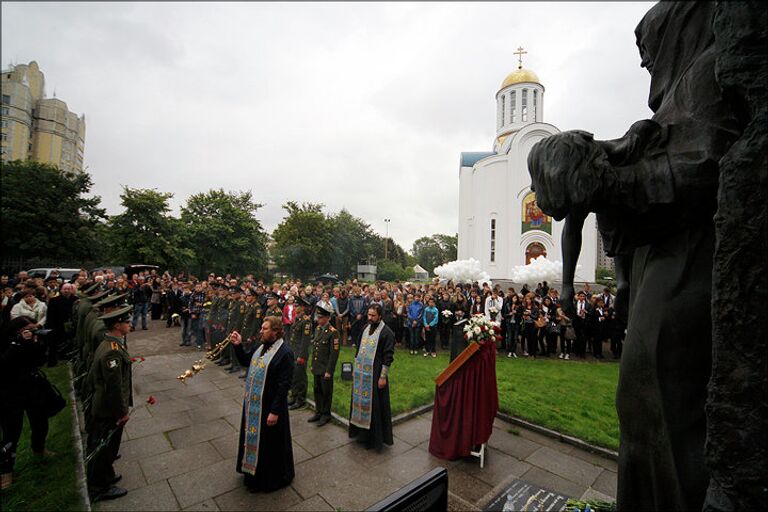 Петербуржцы вспоминают жертв Беслана в восьмую годовщину трагедии 