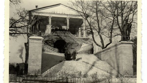 Фото, сделанное в войну до разграбления царскосельского дворца