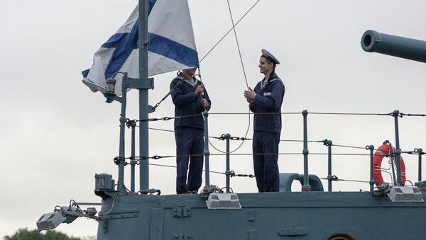 Поднятие флага на крейсере Аврора 