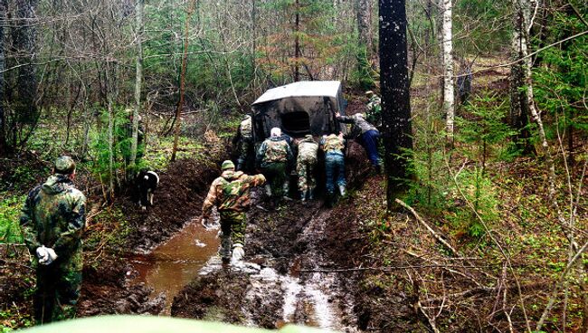 Поиск и захоронение останков воинов, погибших во время ВОВ. Архивное фото