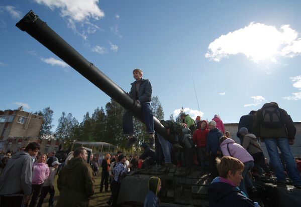 Танковое шоу, посвященное празднованию Дня танкиста