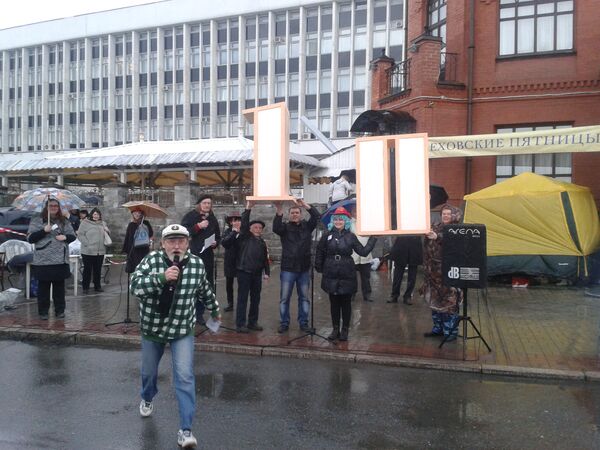 Открытие Чеховских пятниц в Томске: актеры и зрители под дождем