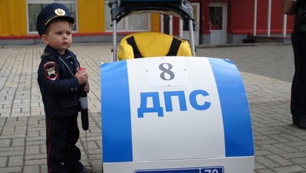 Машина ДПС и Подушка безопасности стали ярчайшими колясками Томска