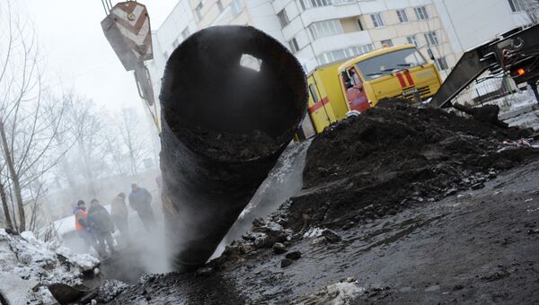 Прорыв трубы отопления в Кировском районе Санкт-Петербурга