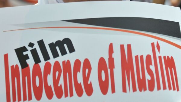 Актриса из Невиновности мусульман подала в суд на продюсера картины