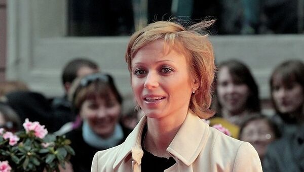 Фигуристка Елена Бережная  во время открытия Петербургского международного кинофорума 2012