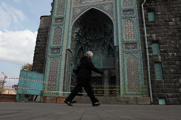 Обрушение облицовки с минарета Соборной мечети в Петербурге