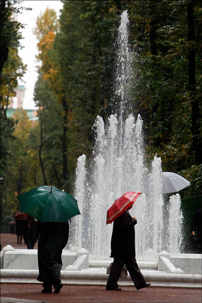 Закрытие фонтанов Летнего сада в Петербурге на зиму