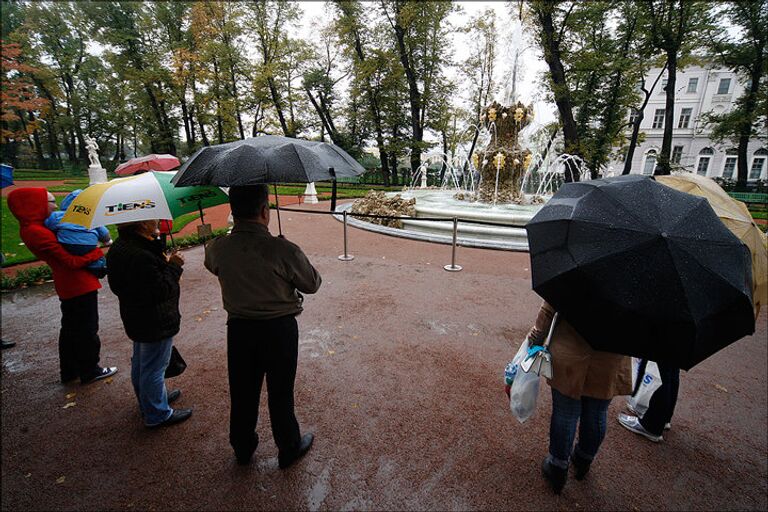 Закрытие фонтанов Летнего сада в Петербурге на зиму