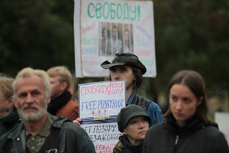 Митинг в поддержу политзаключенных на Марсовом поле