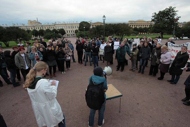 Митинг в поддержу политзаключенных на Марсовом поле