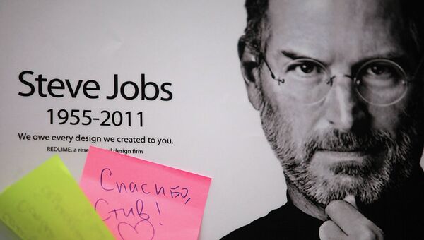 Акция в годовщину смерти основателя компании Apple Стива Джобса