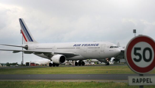 Лайнер французской авиакомпании Air France. Архив 