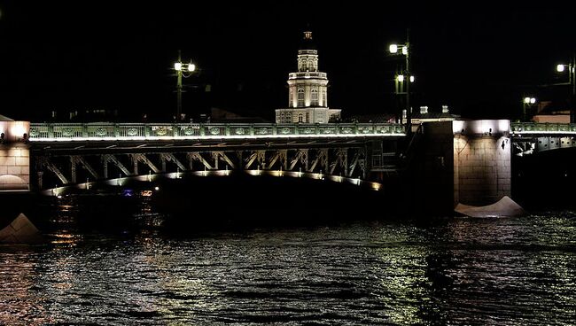 Вид на Дворцовый мост. Архив 