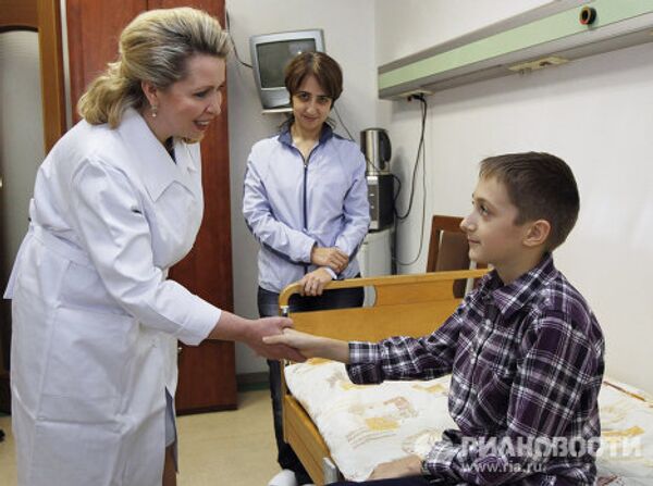 Супруга президента РФ С.Медведева в День матери побывала в перинатальном кардиоцентре им. Бакулева