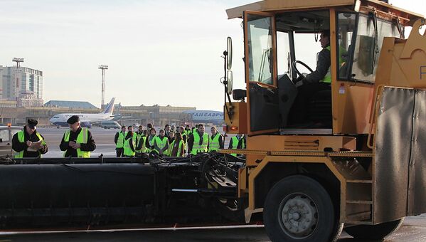Смотр специальной техники аэропорта Пулково, предназначенной для аэродромных работ в различных метеоусловиях