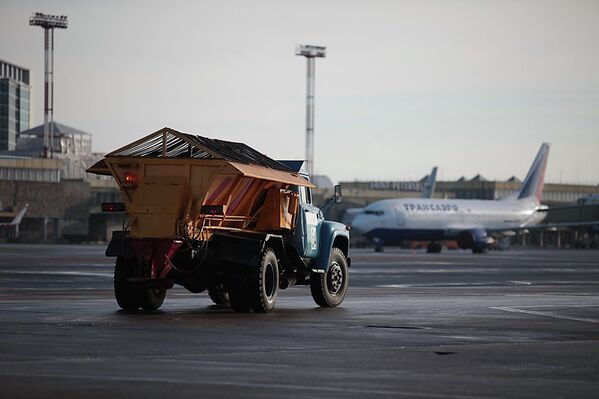 Смотр специальной техники аэропорта Пулково, предназначенной для аэродромных работ в различных метеоусловиях