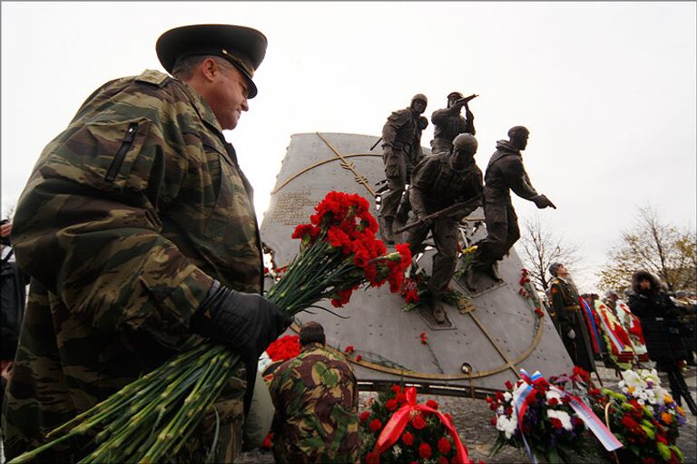 Торжественная церемония открытия в Петербурге памятника бойцам спецназа России