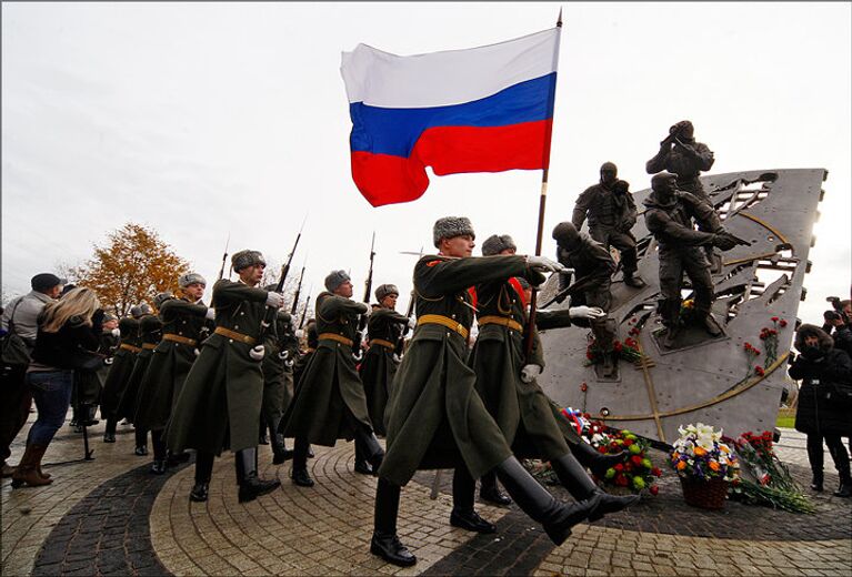 Торжественная церемония открытия в Петербурге памятника бойцам спецназа России