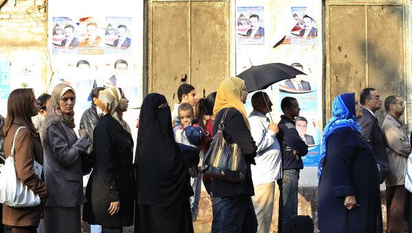 Длинные очереди выросли у избирательных участков в ходе первого этапа парламентских выборов в Египте 
