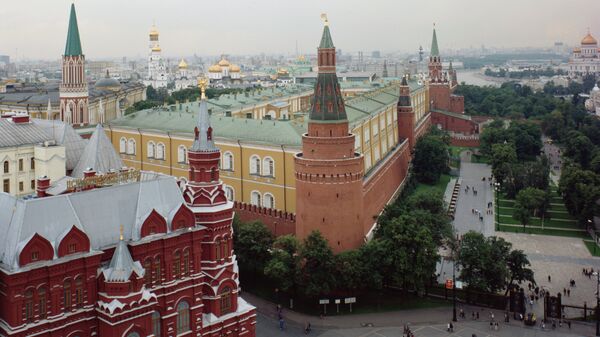 Вид на Государственный исторический музей и Московский Кремль, архивное фото