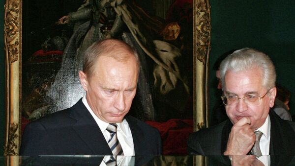 Президент России Владимир Путин и директор Эрмитажа Михаил Пиотровский. Архив