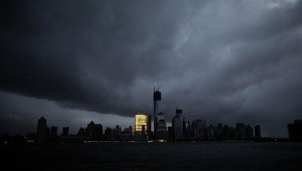 Вид на Манхэттен, обесточенный в результате урагана Сэнди в США