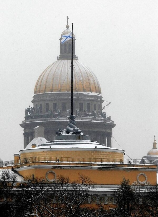 Андреевский флаг подняли на здании главкома ВМФ в Петербурге