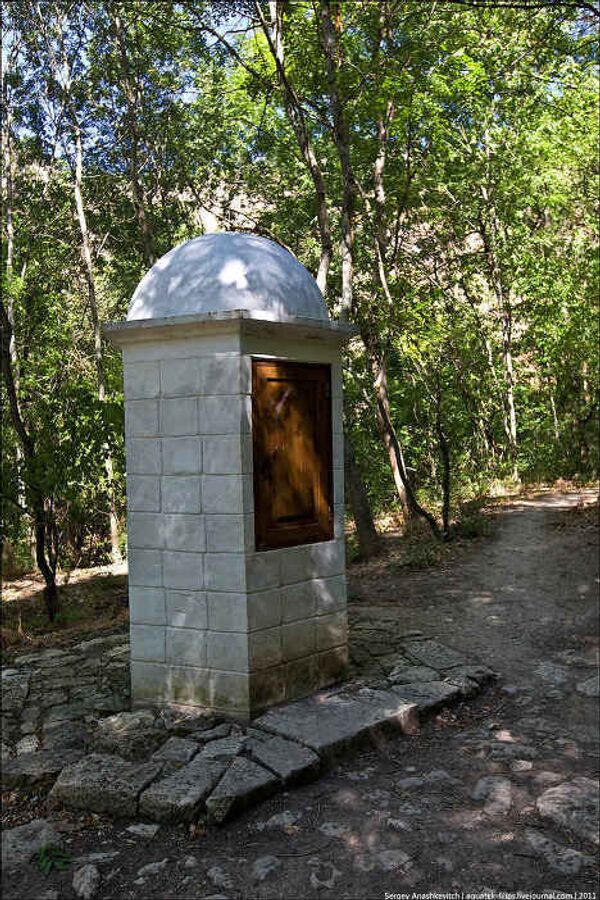 Ящерицы и священный колодец: древнее мусульманское кладбище в Крыму