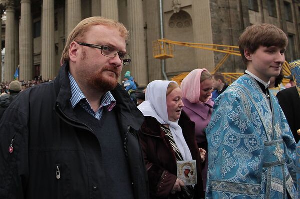 Виталий Милонов во время Крестного хода в День народного единства в Петербурге