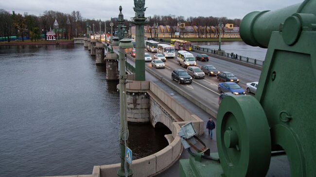 Движение транспорта в Петербурге 