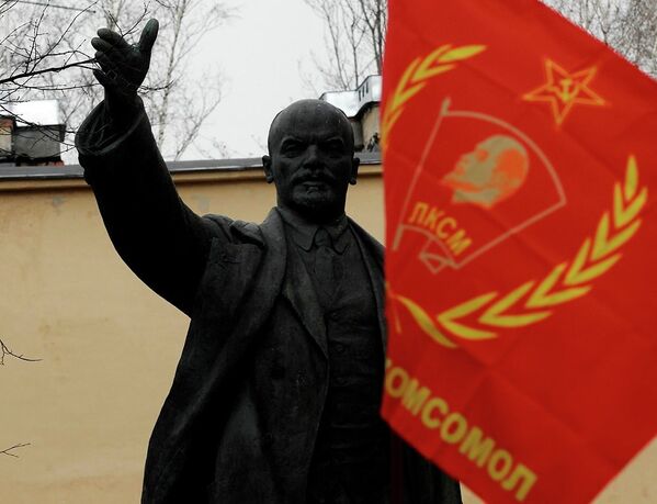 Восстановленный памятник Ленину открыли во дворе университета физической культуры имени Лесгафта