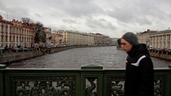 Аничков мост через реку Фонтанку в Петербурге