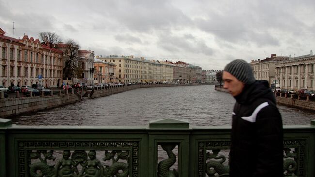 Аничков мост через реку Фонтанку в Петербурге. Архив 