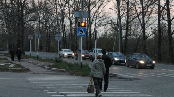 Беспечные пешеходы в Москве: как в столице привыкли переходить дорогу