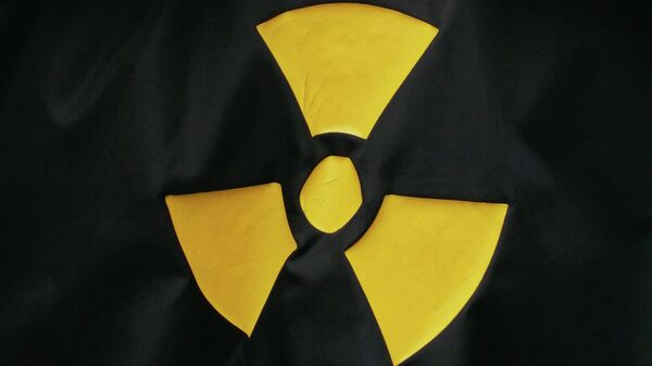 Знак Осторожно, радиация. Архивное фото