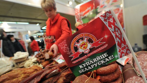 Продажа белорусской мясной продукции на выставке-ярмарке. Архивное фото