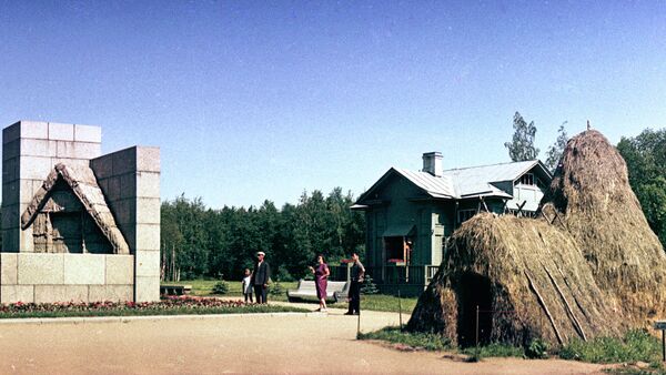 Музей В. И. Ленина Шалаш в Разливе. Архивное фото